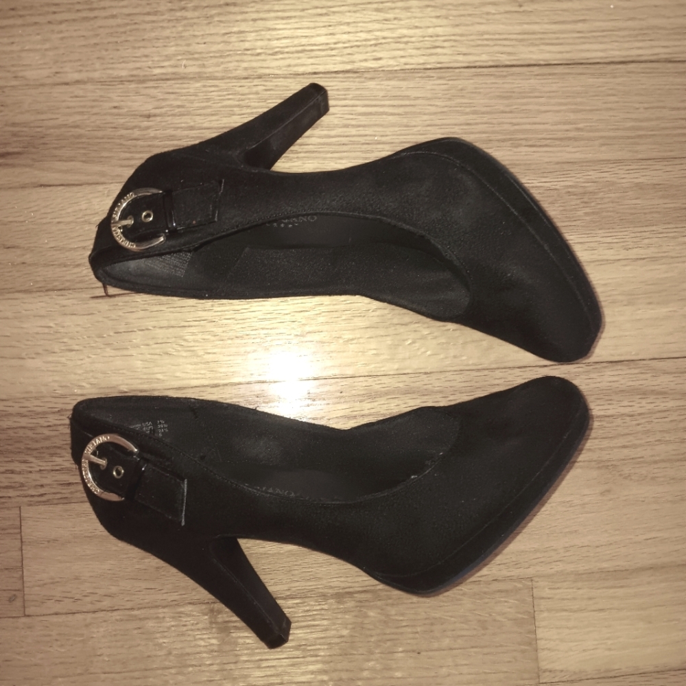 Christian Siriano suede pumps
